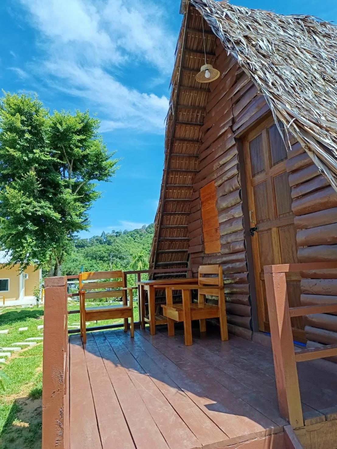 Phu Aunna Hotel Koh Phayam Exterior photo