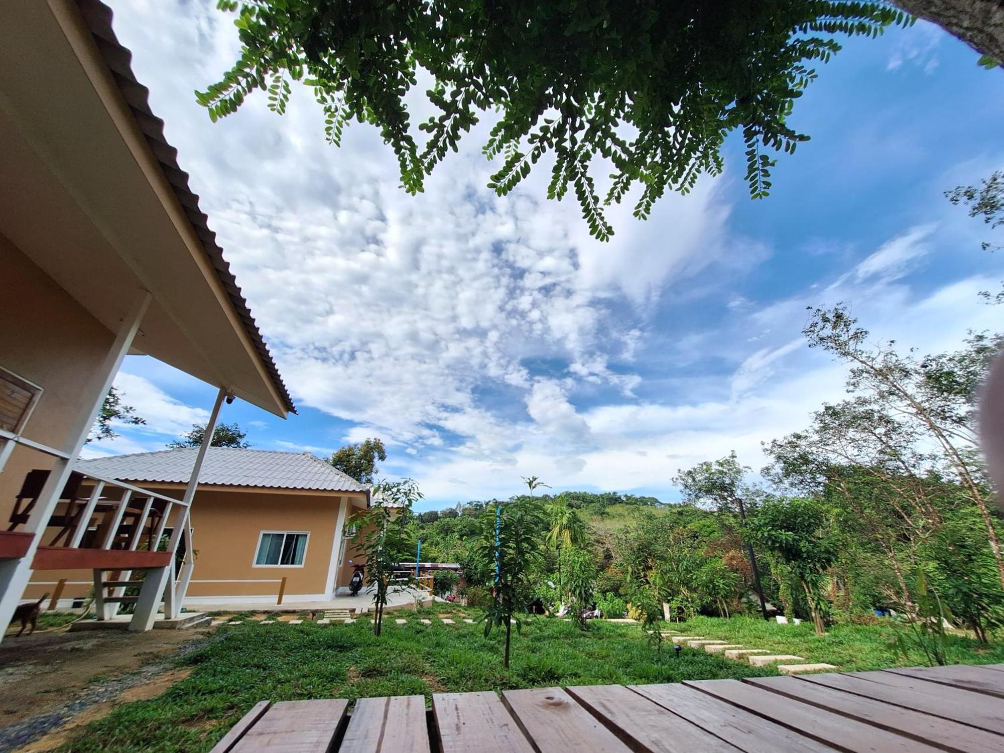 Phu Aunna Hotel Koh Phayam Exterior photo