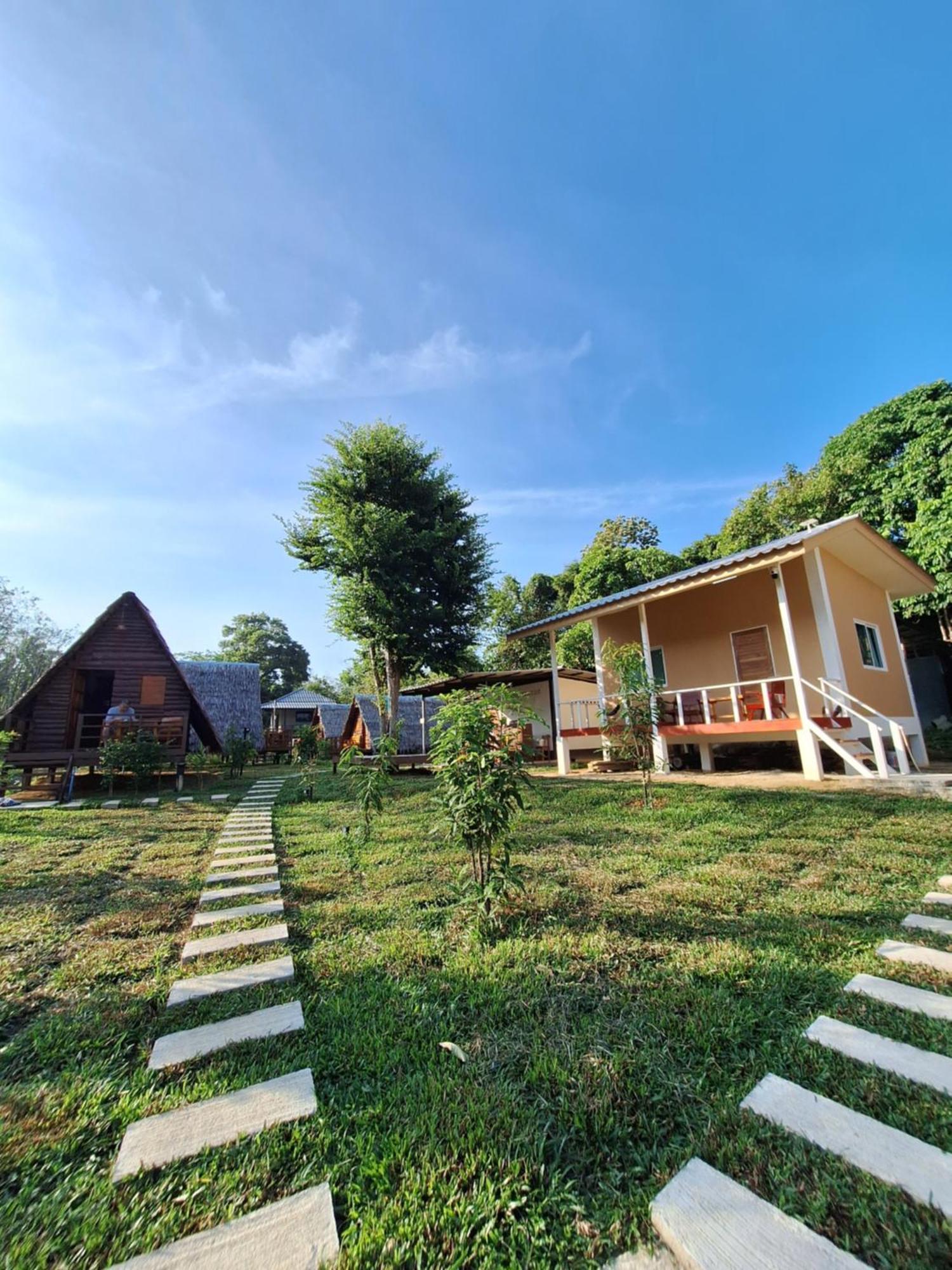 Phu Aunna Hotel Koh Phayam Exterior photo